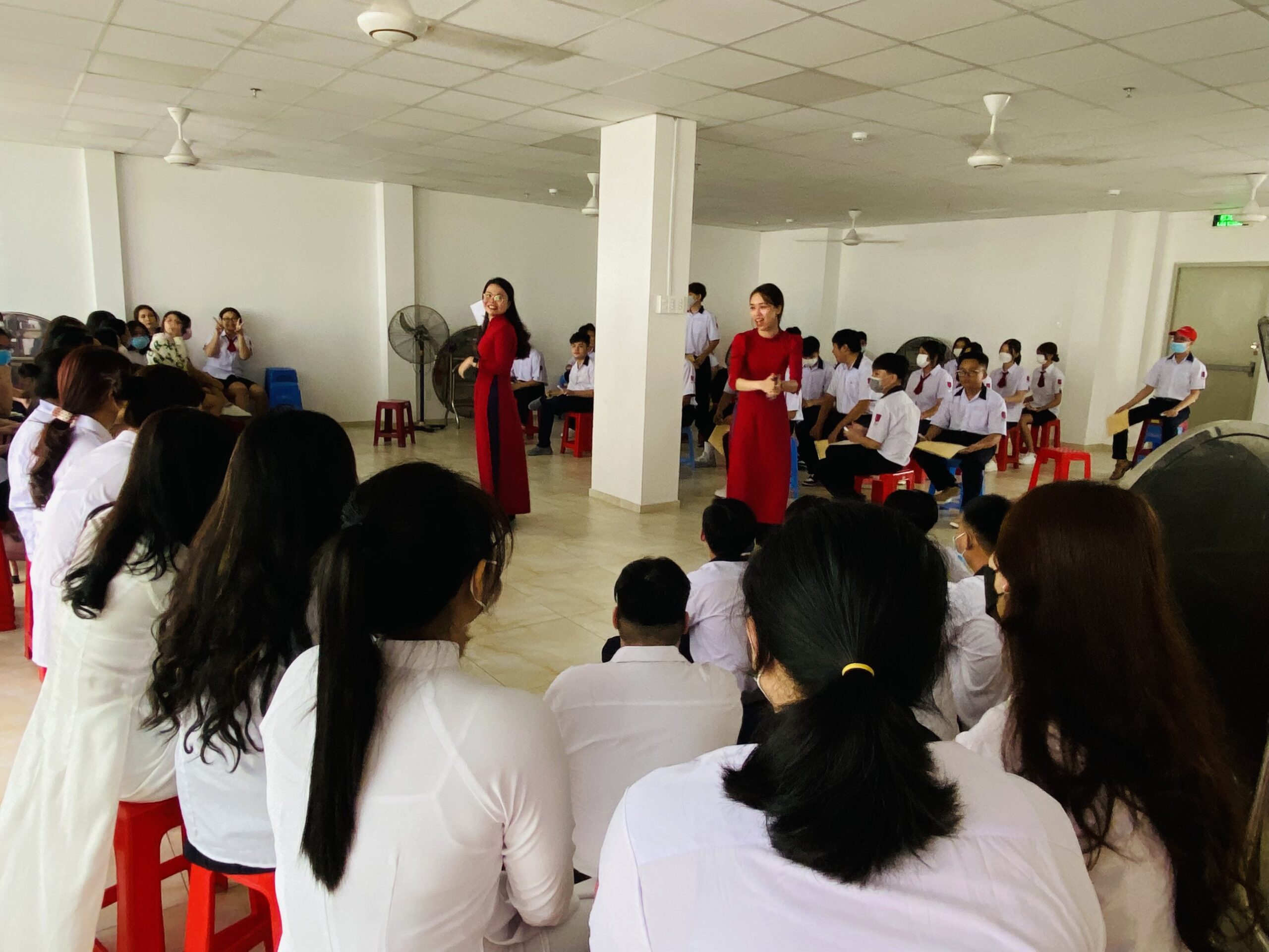 Victory chào đón tân học sinh
