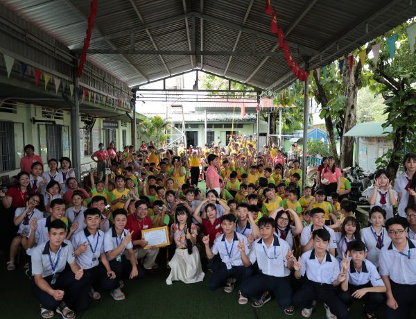 Gom Trăng trao em – Trung thu tròn vẹn: Khi sẻ chia trở thành một bài học trưởng thành
