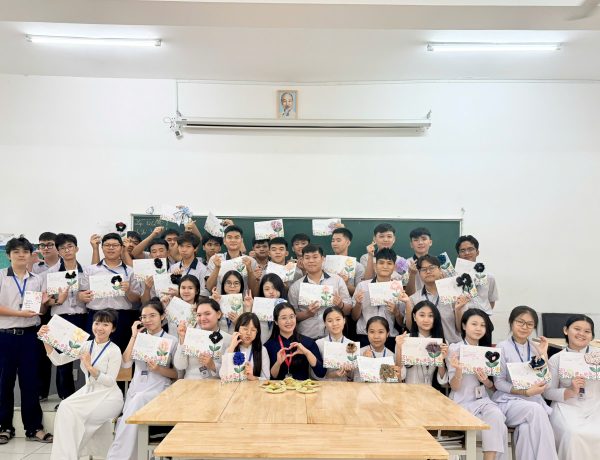 THPT CHIẾN THẮNG: GỬI TRAO YÊU THƯƠNG QUA NHỮNG TẤM THIỆP 20/10